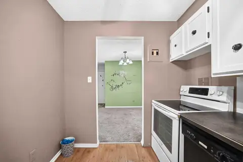 9106, 315 Southampton Drive SW photo 7