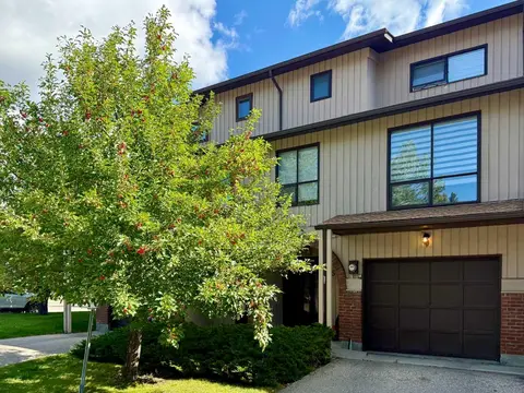 58 Canterbury Gardens SW, Calgary