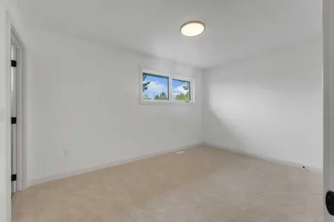 816 Lake Ontario Drive SE photo 24