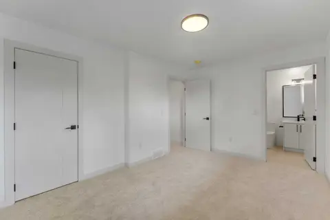 816 Lake Ontario Drive SE photo 25
