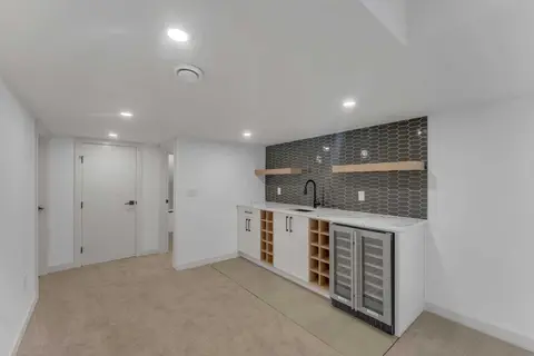 816 Lake Ontario Drive SE photo 30