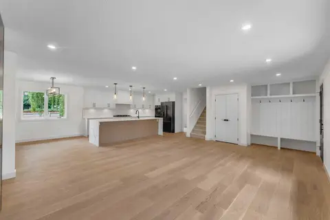 816 Lake Ontario Drive SE photo 8