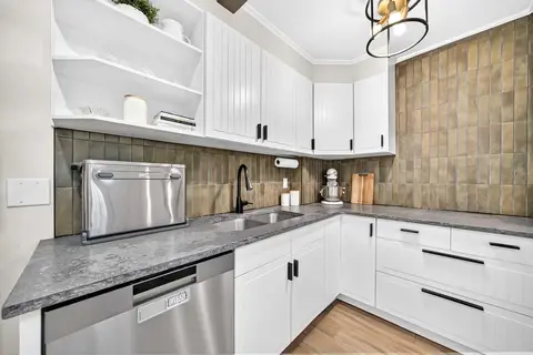 1702, 11010 Bonaventure Drive SE photo 8
