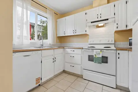 224, 999 Canyon Meadows Drive SW photo 18