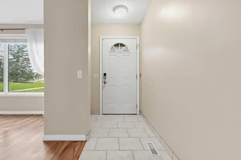224, 999 Canyon Meadows Drive SW photo 4