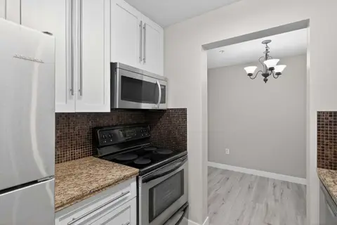 116, 790 Kingsmere Crescent SW photo 20