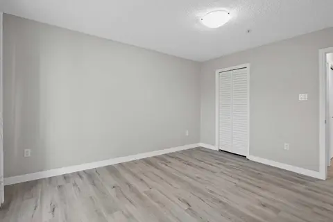 116, 790 Kingsmere Crescent SW photo 24