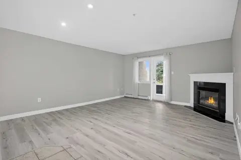 116, 790 Kingsmere Crescent SW photo 8