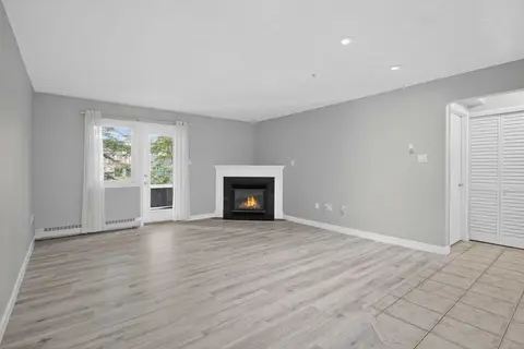 116, 790 Kingsmere Crescent SW photo 9