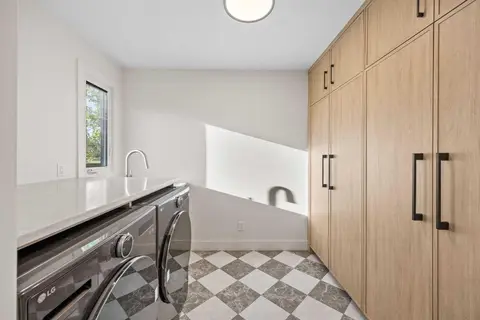 44 Canterbury Drive SW photo 22