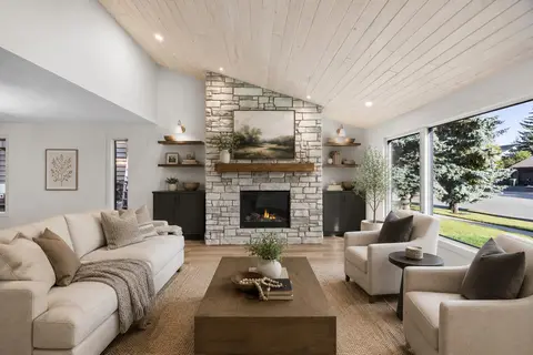 44 Canterbury Drive SW photo 4
