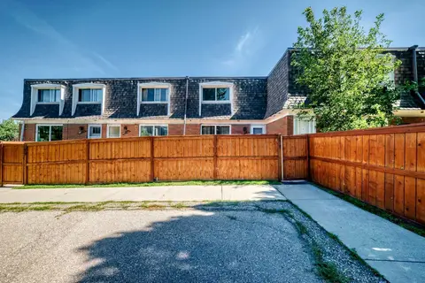 130, 330 Canterbury Drive SW photo 24
