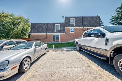 130, 330 Canterbury Drive SW photo 29