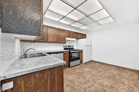 130, 330 Canterbury Drive SW photo 5