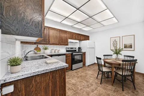 130, 330 Canterbury Drive SW photo 6