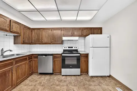 130, 330 Canterbury Drive SW photo 7