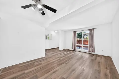 130, 330 Canterbury Drive SW photo 9