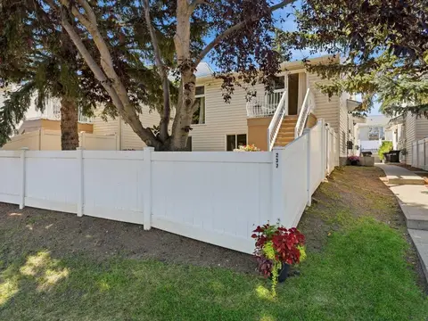 237 Sabrina Way SW photo 2
