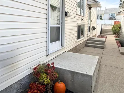 237 Sabrina Way SW photo 3