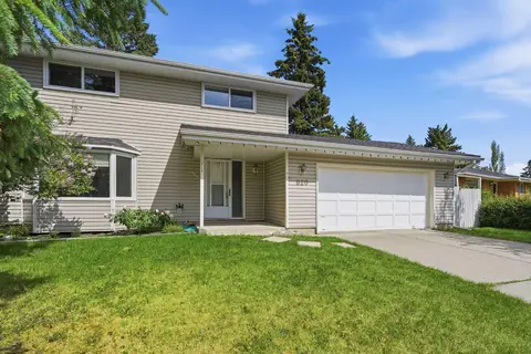 820 Canford Crescent SW photo 2