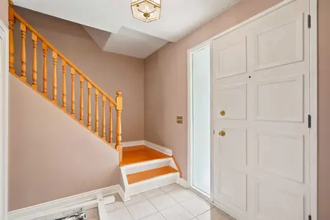 820 Canford Crescent SW photo 3