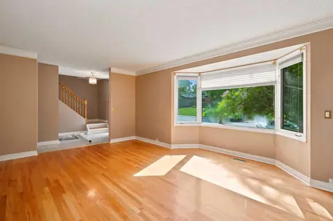 820 Canford Crescent SW photo 4