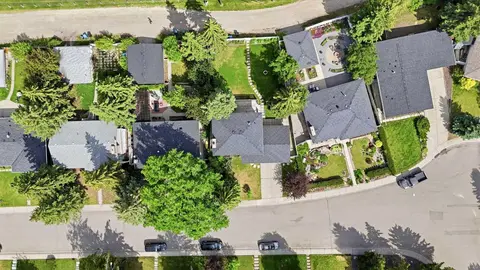 820 Canford Crescent SW photo 43