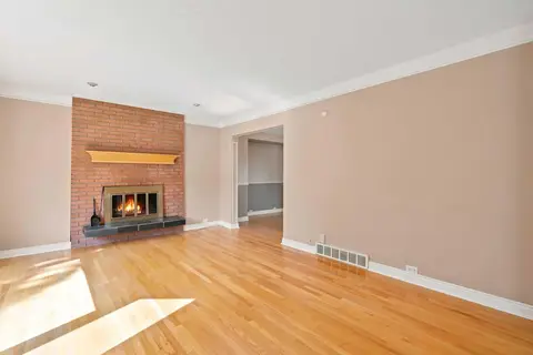 820 Canford Crescent SW photo 7