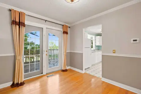820 Canford Crescent SW photo 9