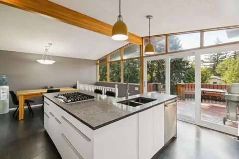 1423 75 Avenue SW photo 13