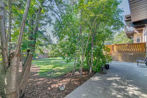 1423 75 Avenue SW photo 31
