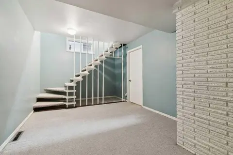 1423 75 Avenue SW photo 32