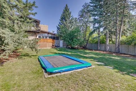 1423 75 Avenue SW photo 35