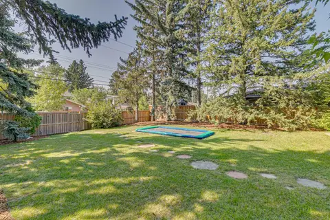 1423 75 Avenue SW photo 37