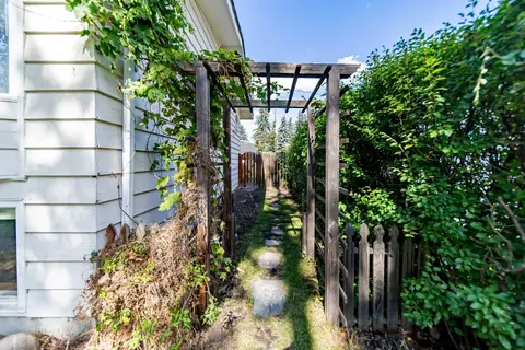 532 Willow Park Drive SE photo 41