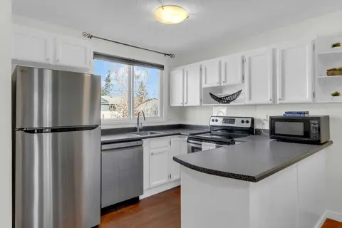 34, 630 Sabrina Road SW photo 9