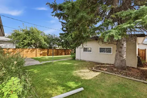 327 94 Avenue SE photo 31
