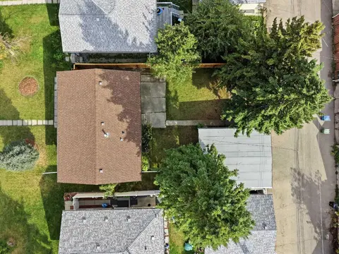 327 94 Avenue SE photo 36