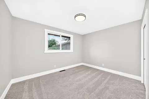 635 104 Avenue SW photo 17