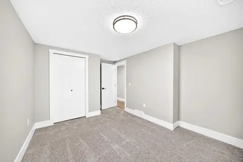 635 104 Avenue SW photo 23