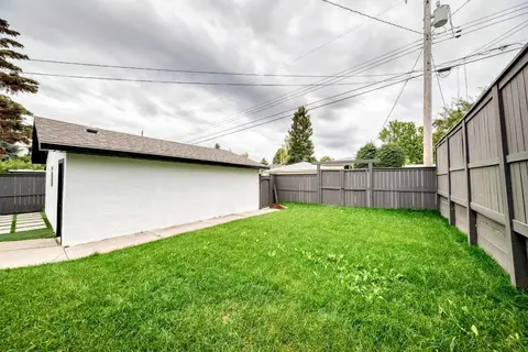 635 104 Avenue SW photo 32