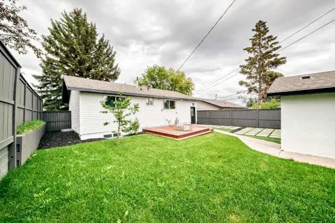 635 104 Avenue SW photo 33