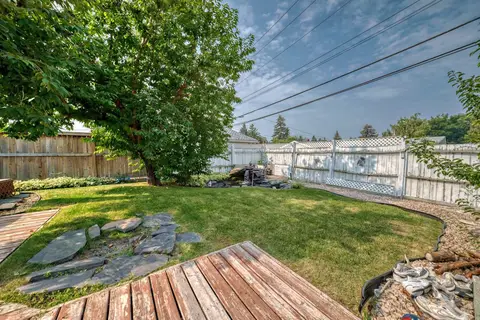 7827 Fairmount Drive SE photo 25