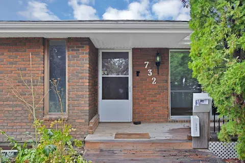 732 Sabrina Road SW photo 2