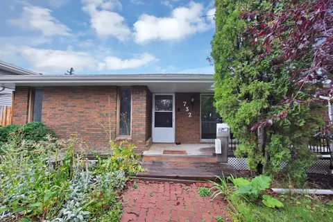 732 Sabrina Road SW photo 3