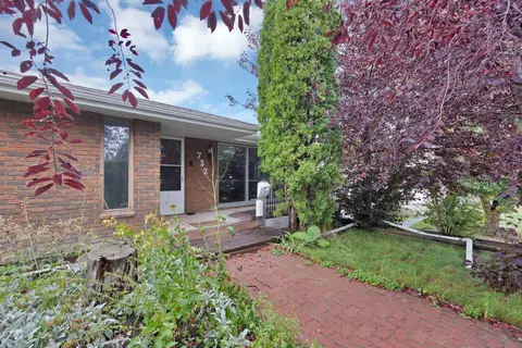 732 Sabrina Road SW photo 4