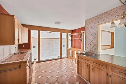 732 Sabrina Road SW photo 9