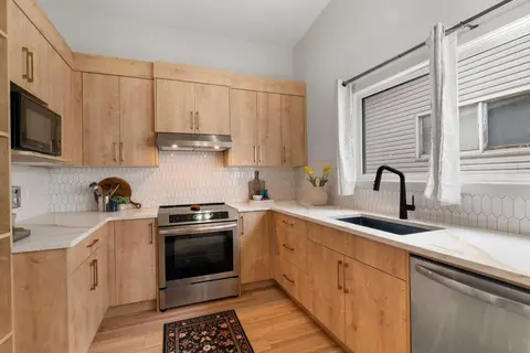 726 68 Avenue SW photo 13