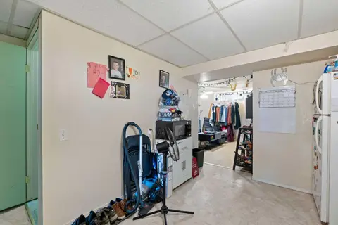 726 68 Avenue SW photo 27