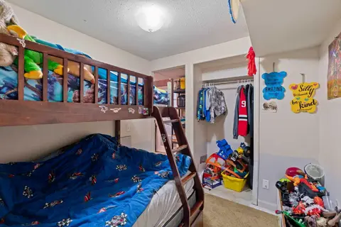 726 68 Avenue SW photo 34